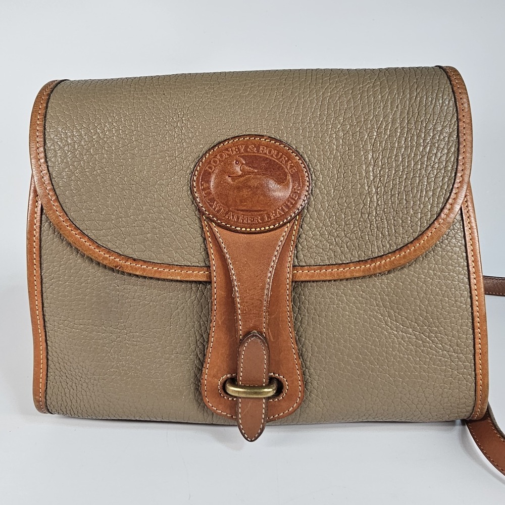 Vtg 90's Dooney & Bourke All Weather Leather Crossbody Bag Essex Flap Tan USA - Picture 2 of 16